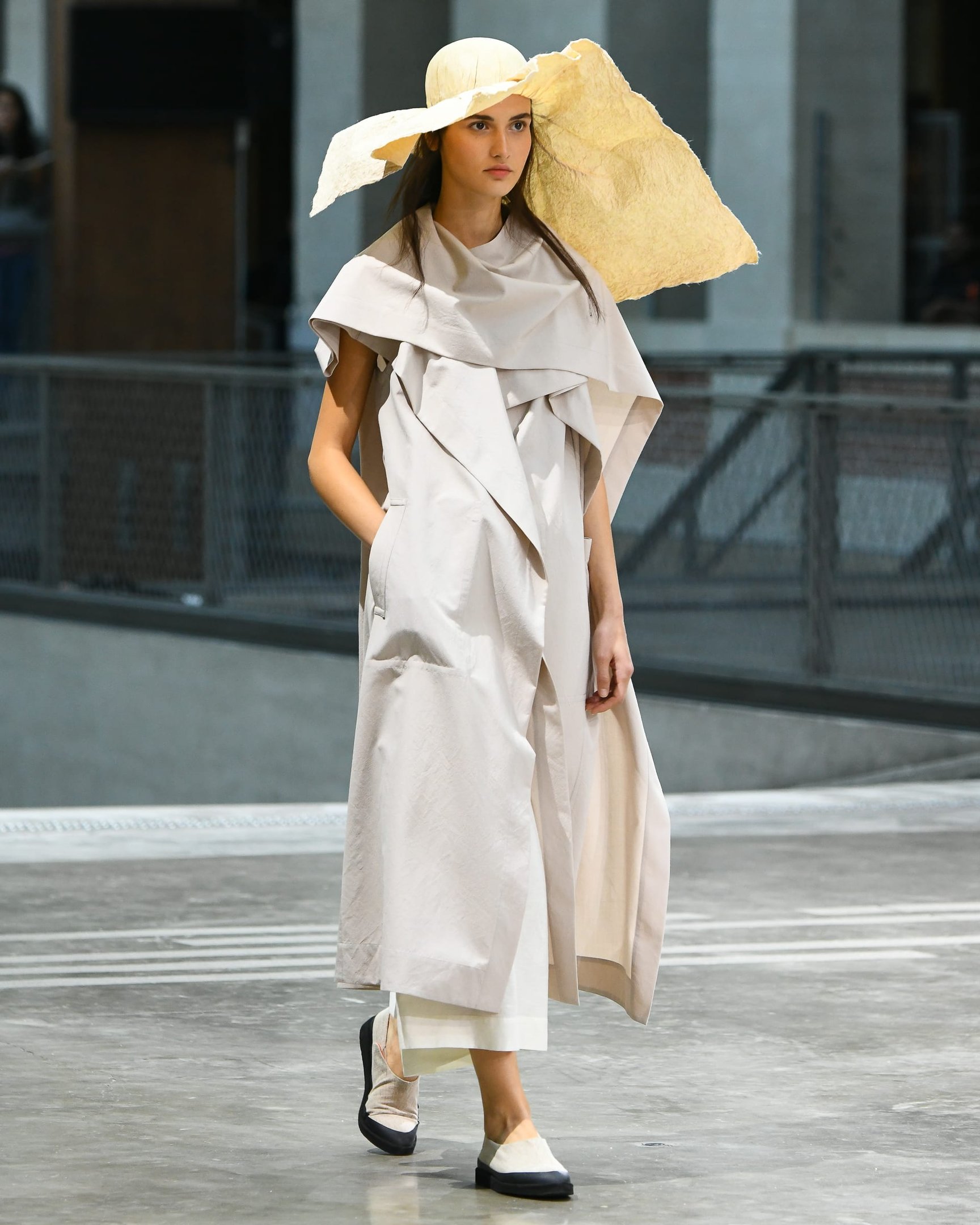 身体と布のあいだに――新デザイナー近藤悟史による「イッセイ ミヤケ